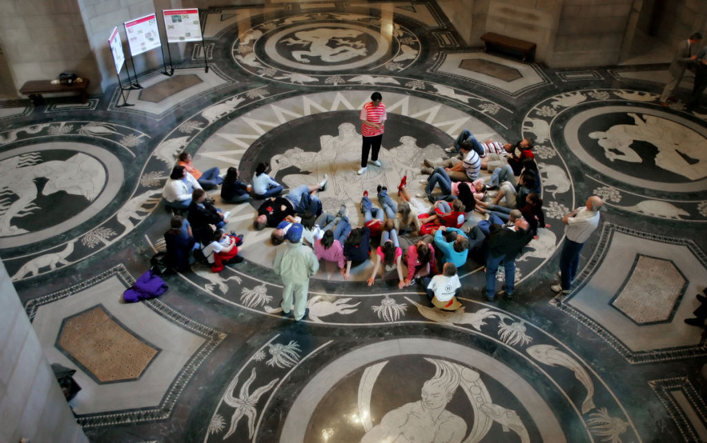 State Capitol artist's graceful murals broke barriers on grand scale-2005
